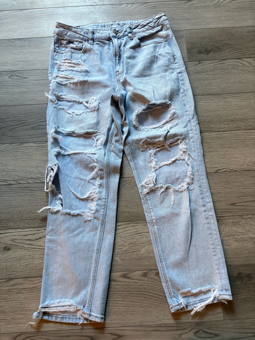 American Eagle Outfitters Light Blue Distressed Ripped Jeans